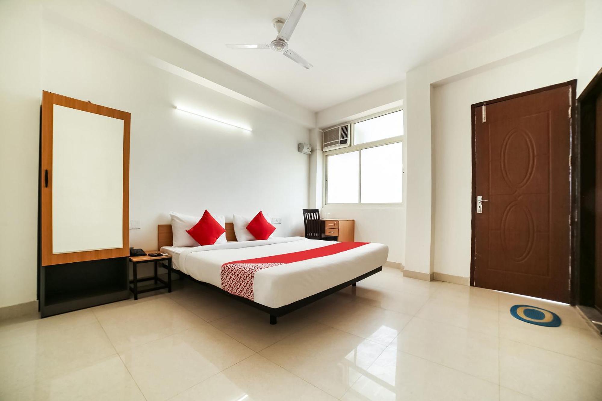 Live On Del5542 Hotel New Delhi Exterior photo